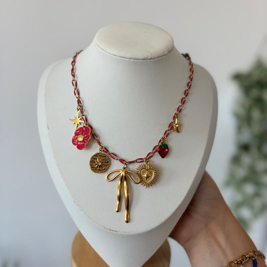 Collier rouge